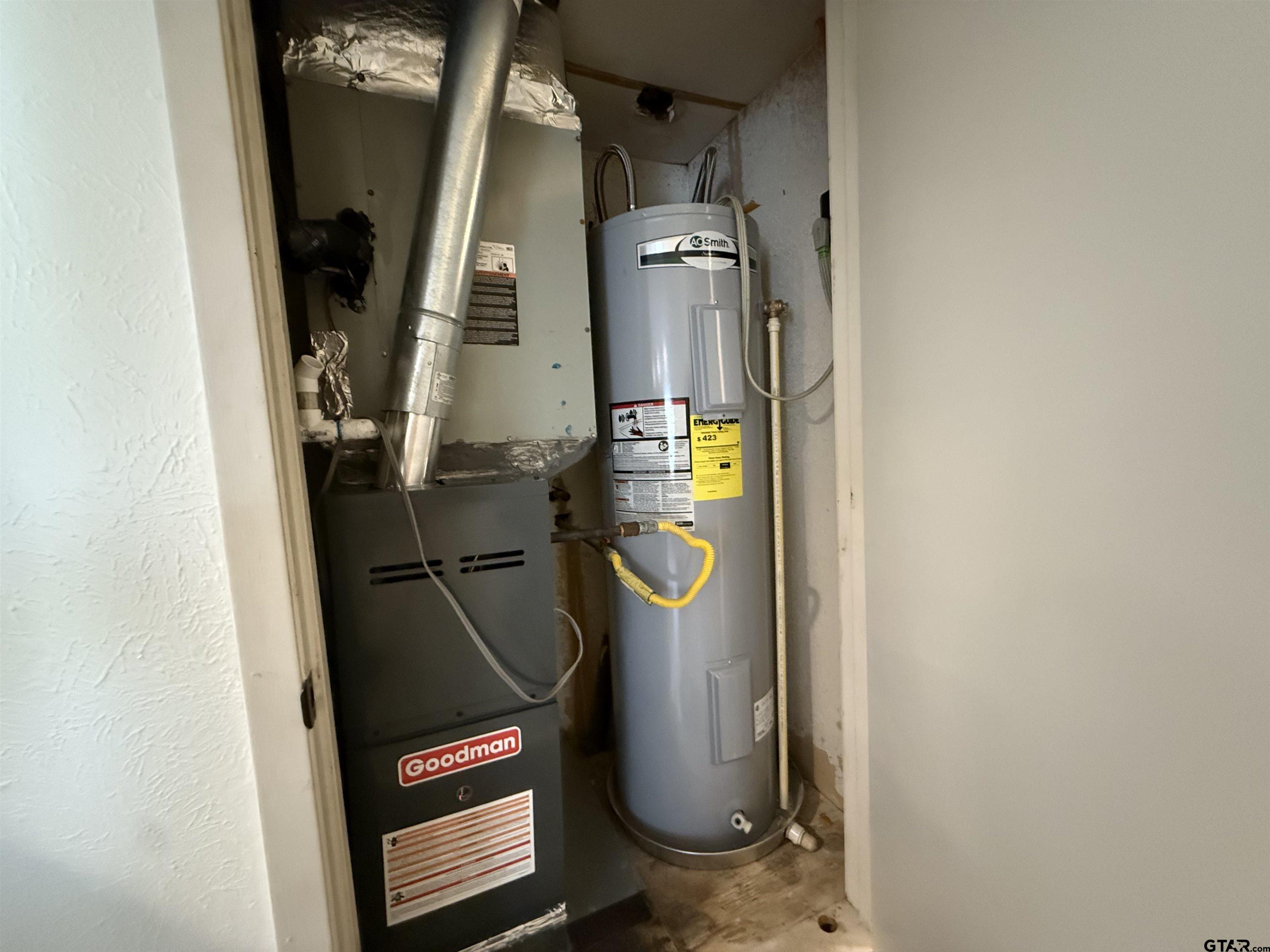 608 Pine Street Henderson, TX 75654 - Photo 12 of 46 a close view of door lock