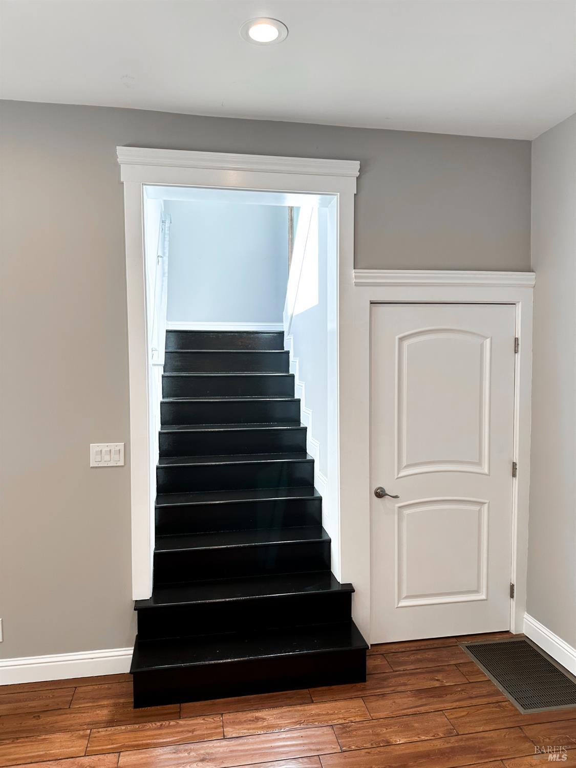 40 Villa Avenue San Rafael, CA 94901 - Photo 20 of 48 a view of an entryway