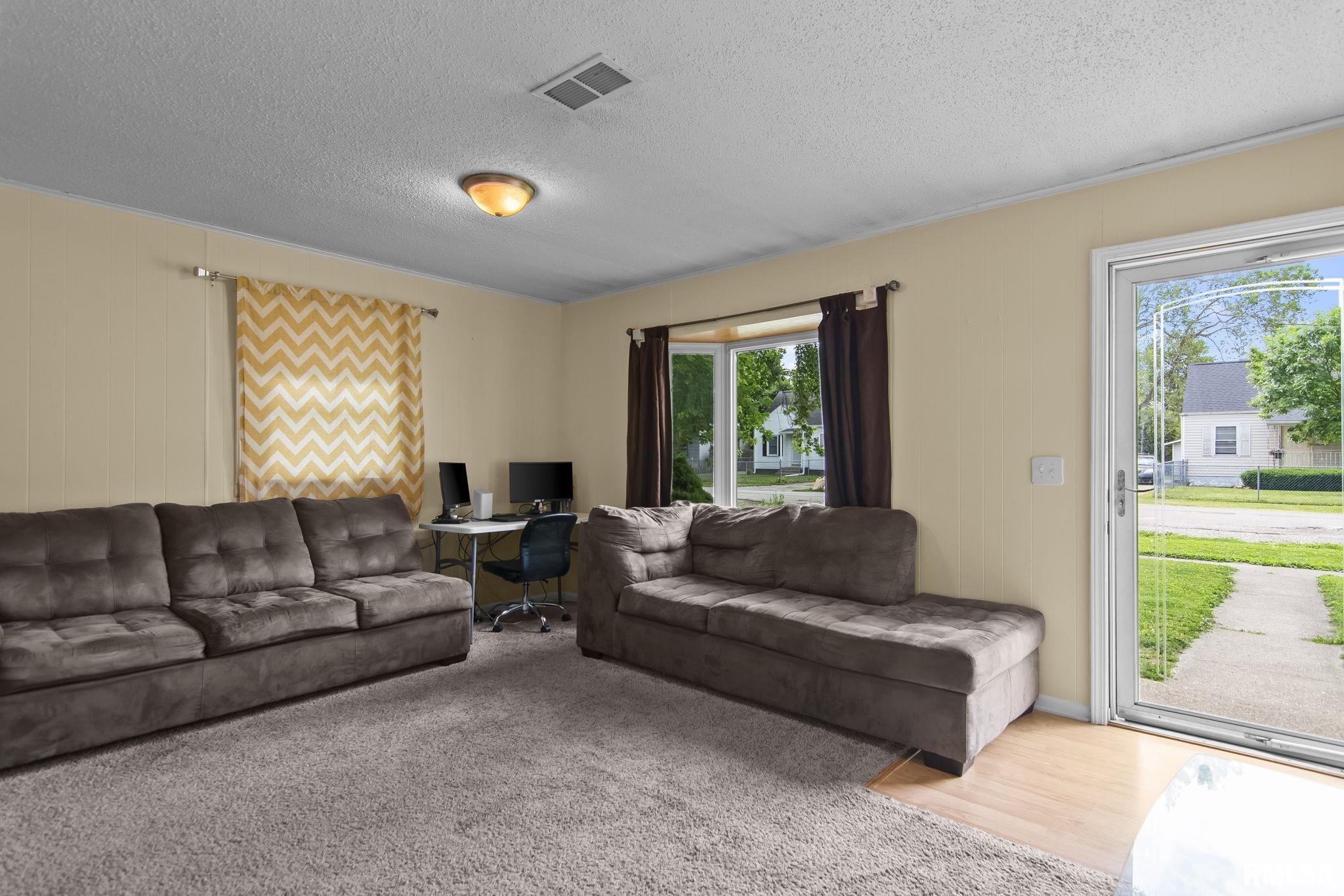 2253 East Converse Street Springfield, IL 62702 - Photo 4 of 29