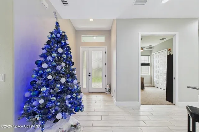 a view of entryway with flower and garden