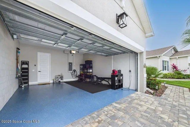 a view of a house with backyard porch and garden