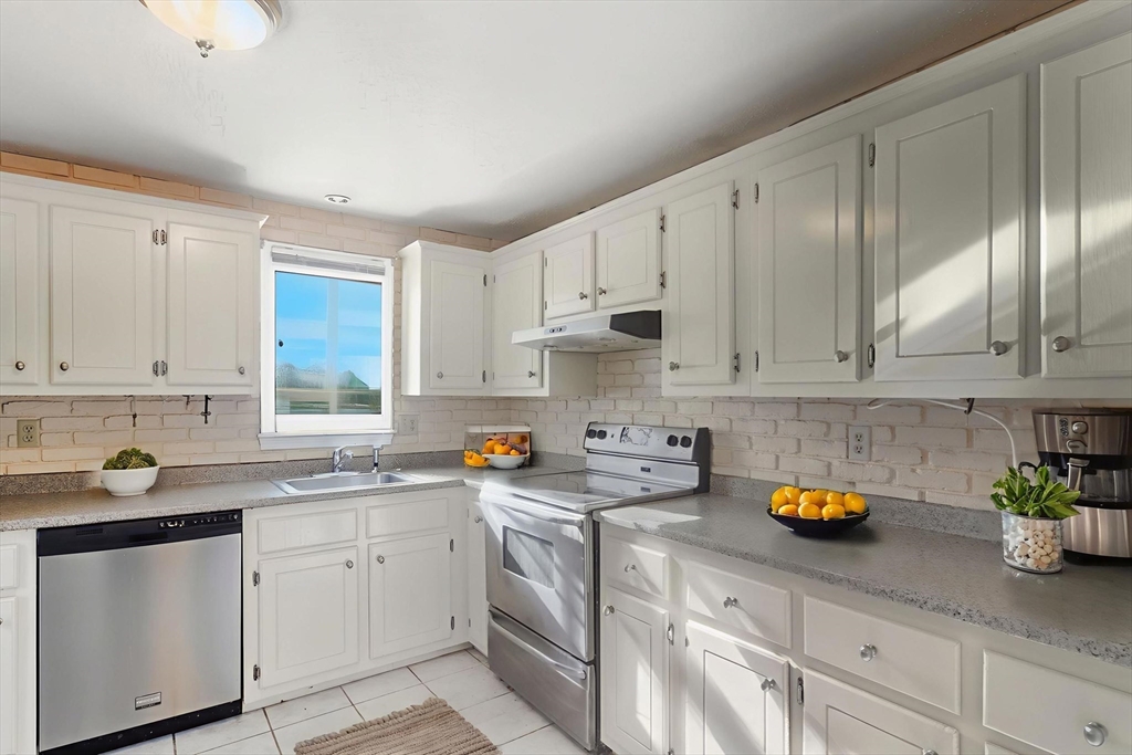 292 Megan Road Barnstable, MA 02601 - Photo 11 of 12
