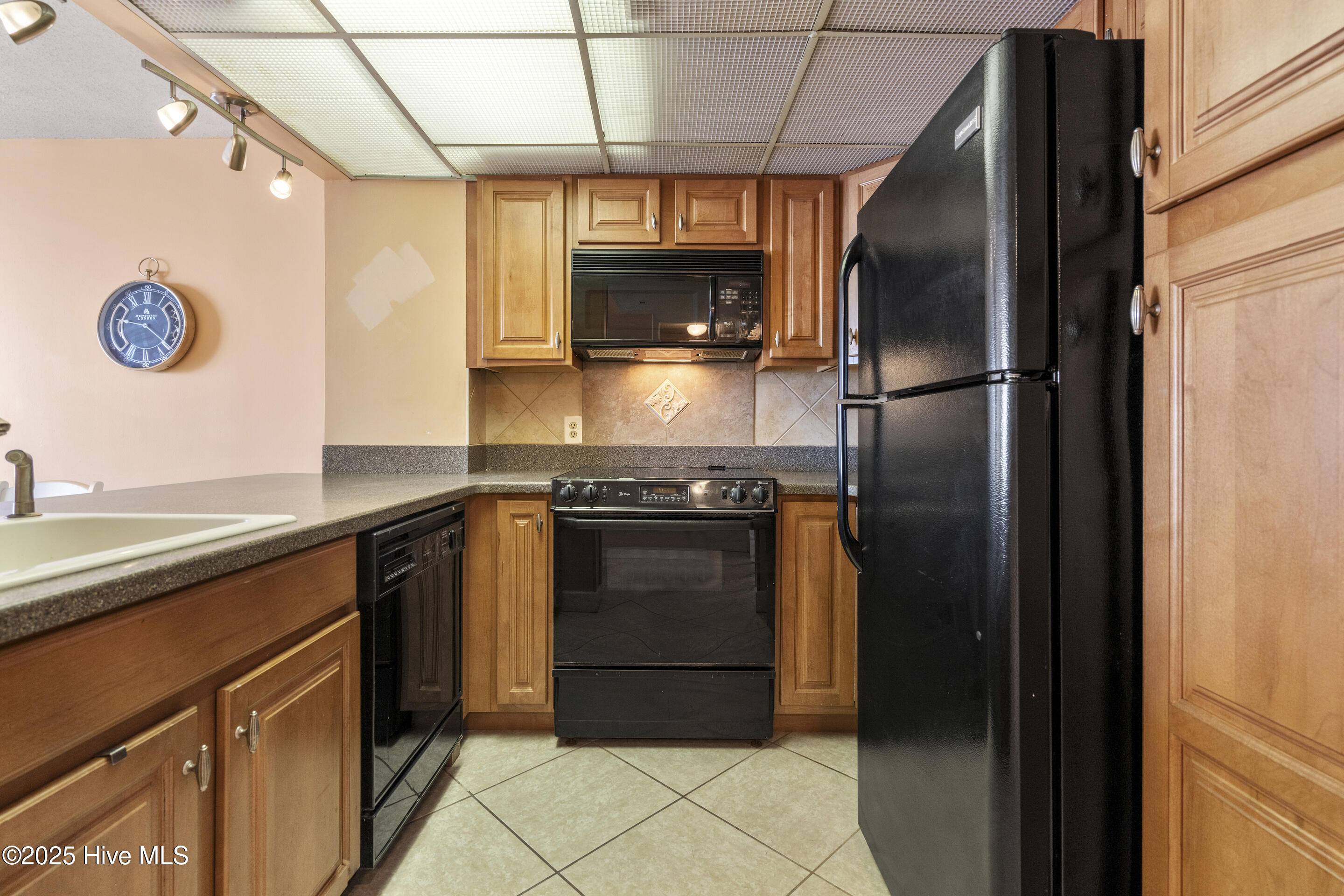 2000 New River Inlet Road, Unit 2304 North Topsail Beach, NC 28460 - Photo 12 of 40 Kitchen