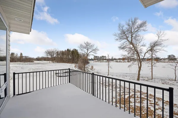 $889,600 | 1031 Hart Lake Avenue, New Richmond, WI 54017