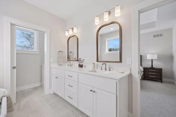 $889,600 | 1031 Hart Lake Avenue, New Richmond, WI 54017