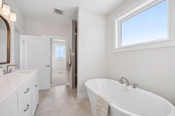 $889,600 | 1031 Hart Lake Avenue, New Richmond, WI 54017