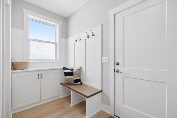 $889,600 | 1031 Hart Lake Avenue, New Richmond, WI 54017