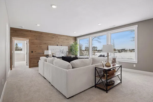 $889,600 | 1031 Hart Lake Avenue, New Richmond, WI 54017