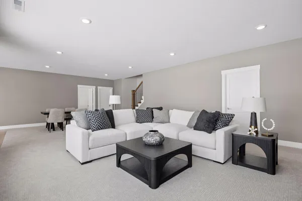 $889,600 | 1031 Hart Lake Avenue, New Richmond, WI 54017