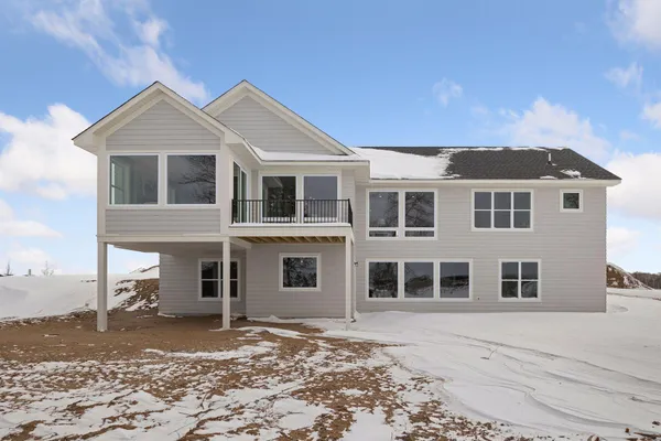 $889,600 | 1031 Hart Lake Avenue, New Richmond, WI 54017