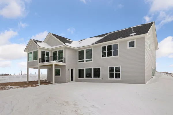 $889,600 | 1031 Hart Lake Avenue, New Richmond, WI 54017