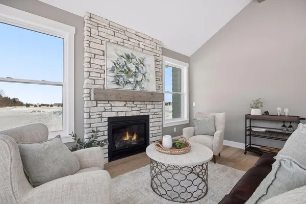 $889,600 | 1031 Hart Lake Avenue, New Richmond, WI 54017