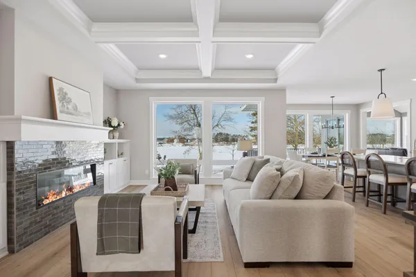 $889,600 | 1031 Hart Lake Avenue, New Richmond, WI 54017