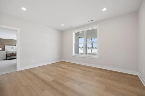 $889,600 | 1031 Hart Lake Avenue, New Richmond, WI 54017