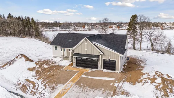 $889,600 | 1031 Hart Lake Avenue, New Richmond, WI 54017