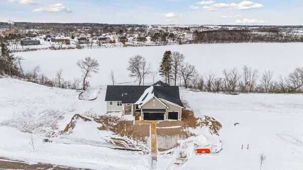 $889,600 | 1031 Hart Lake Avenue, New Richmond, WI 54017