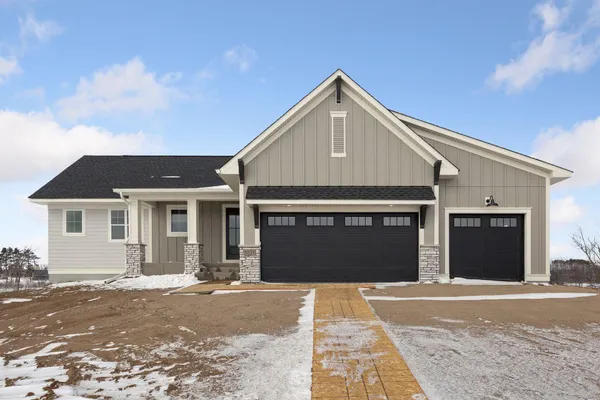 $889,600 | 1031 Hart Lake Avenue, New Richmond, WI 54017