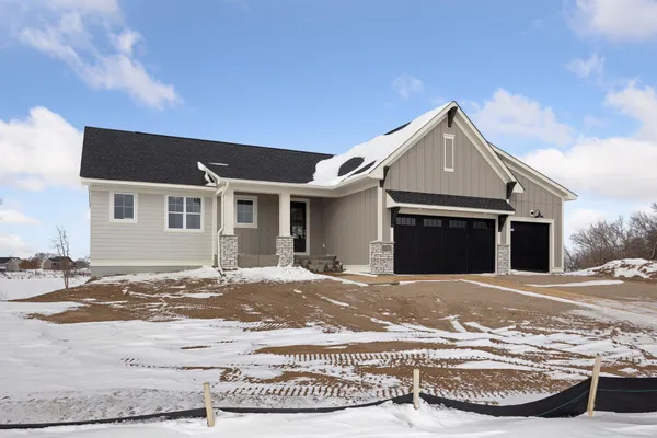 $889,600 | 1031 Hart Lake Avenue, New Richmond, WI 54017