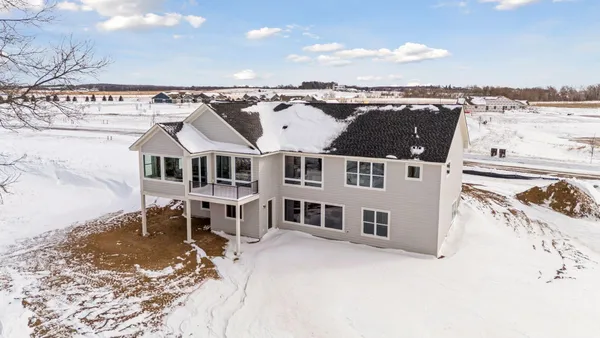 $889,600 | 1031 Hart Lake Avenue, New Richmond, WI 54017