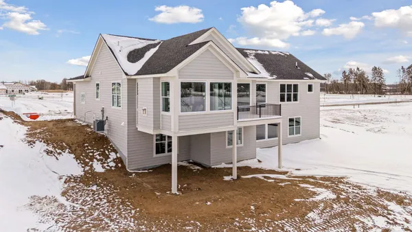 $889,600 | 1031 Hart Lake Avenue, New Richmond, WI 54017