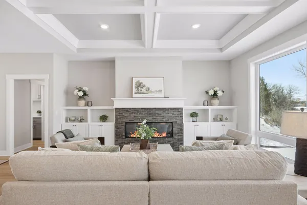 $889,600 | 1031 Hart Lake Avenue, New Richmond, WI 54017