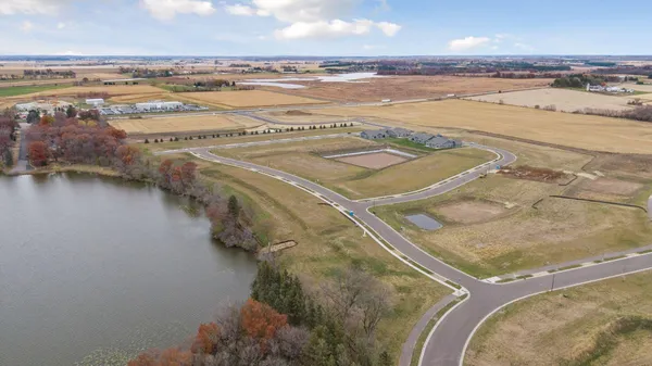 $889,600 | 1031 Hart Lake Avenue, New Richmond, WI 54017