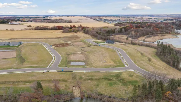 $889,600 | 1031 Hart Lake Avenue, New Richmond, WI 54017