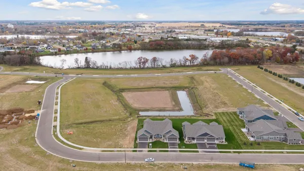 $889,600 | 1031 Hart Lake Avenue, New Richmond, WI 54017