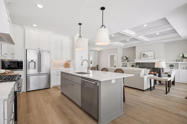 $889,600 | 1031 Hart Lake Avenue, New Richmond, WI 54017