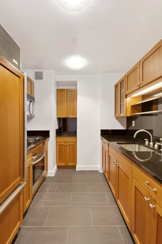 $5,700 | 425 5th Avenue, Unit 41C | Midtown South