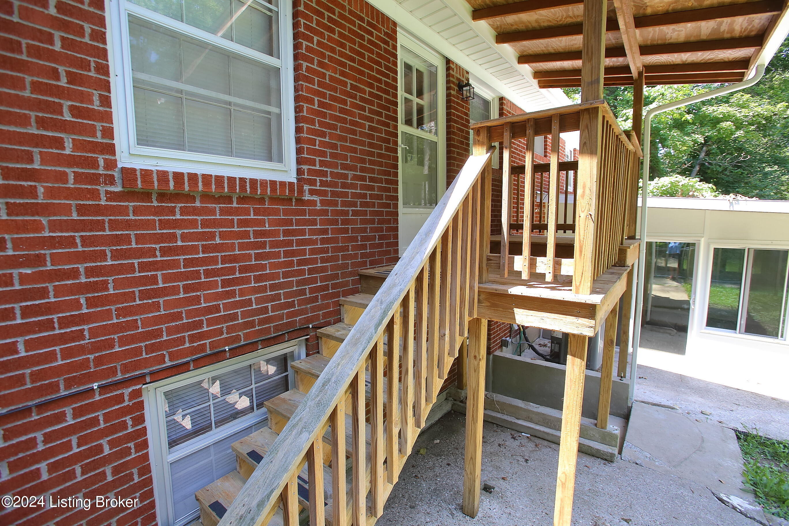 9613 Fairground Road Louisville, KY 40291 - Photo 44 of 53 Deck