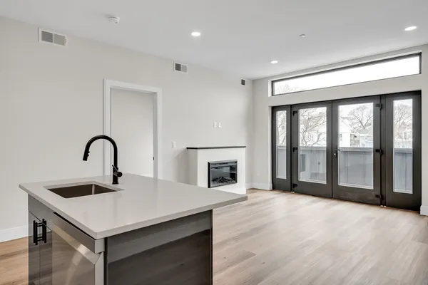 $3,000 | 63 Belgrade Avenue, Unit 403, Boston, MA 02131