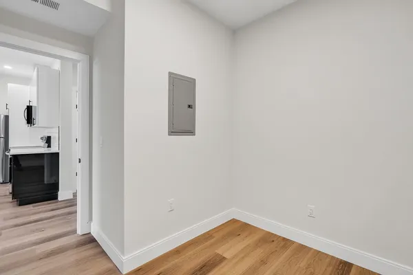 $3,000 | 63 Belgrade Avenue, Unit 403, Boston, MA 02131