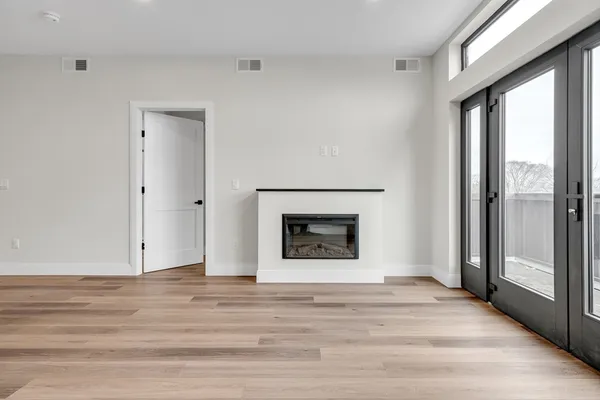 $3,000 | 63 Belgrade Avenue, Unit 403, Boston, MA 02131