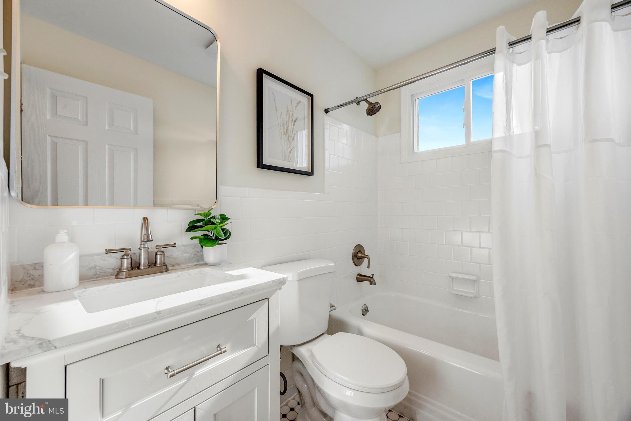 415 Church Street Baltimore, MD 21225 - Photo 20 of 50 Full bathroom