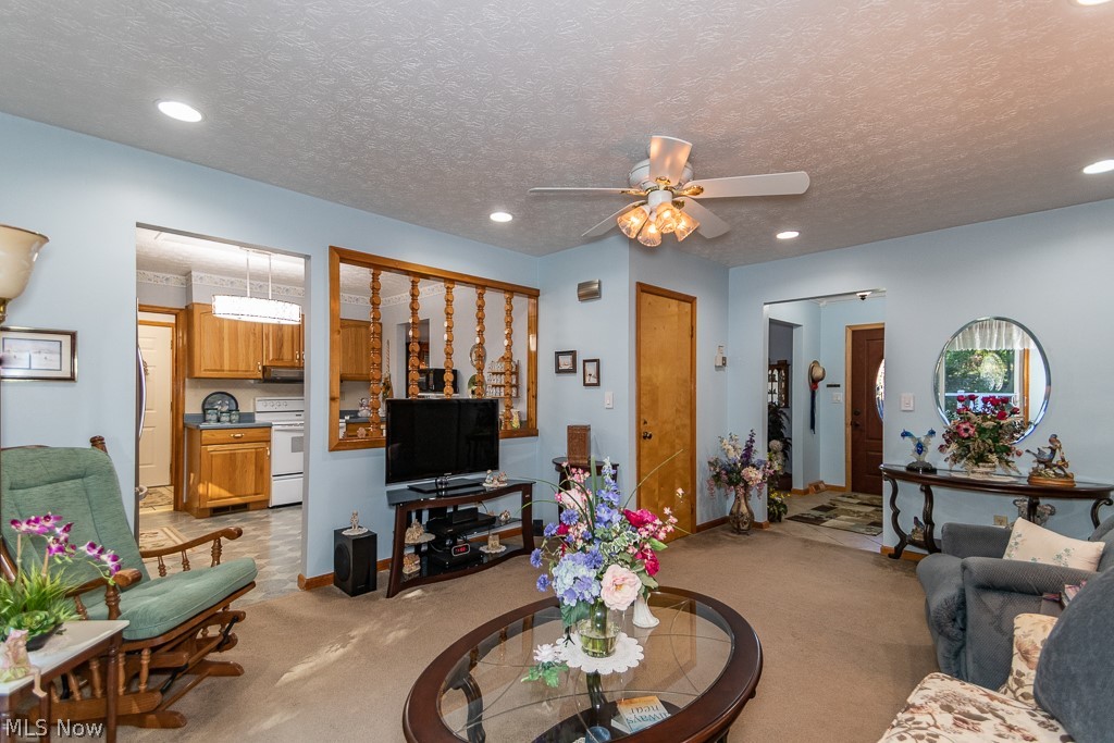 4750 Farnhurst Road Cleveland, OH 44124 - Photo 12 of 33