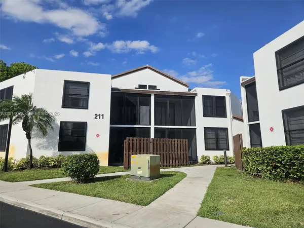 $1,650 | 211 Lake Pointe Drive, Unit 108, Oakland Park, FL 33309
