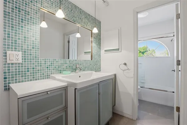 $2,900 | 5588 Golf Pointe Drive, Unit 1, Sarasota, FL 34243