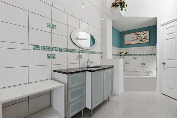 $2,900 | 5588 Golf Pointe Drive, Unit 1, Sarasota, FL 34243