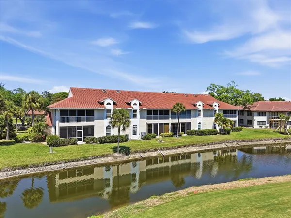 $2,900 | 5588 Golf Pointe Drive, Unit 1, Sarasota, FL 34243