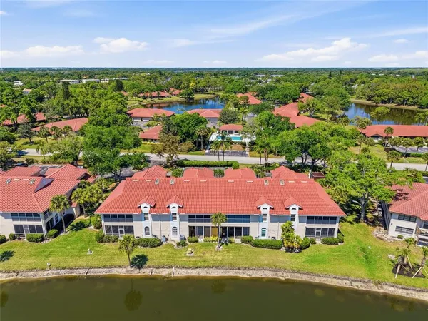 $2,900 | 5588 Golf Pointe Drive, Unit 1, Sarasota, FL 34243