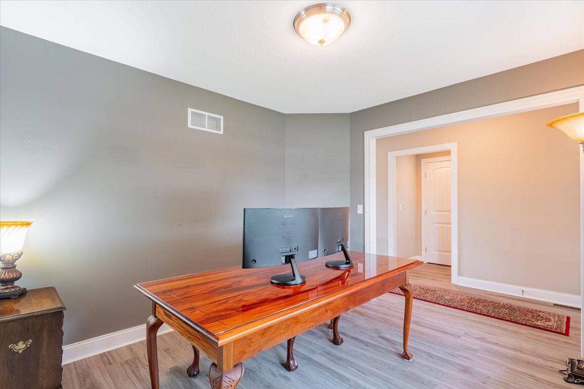 5108 Longfield Road Bloomington, IL 61705 - Photo 4 of 47 Gallery Image 4
