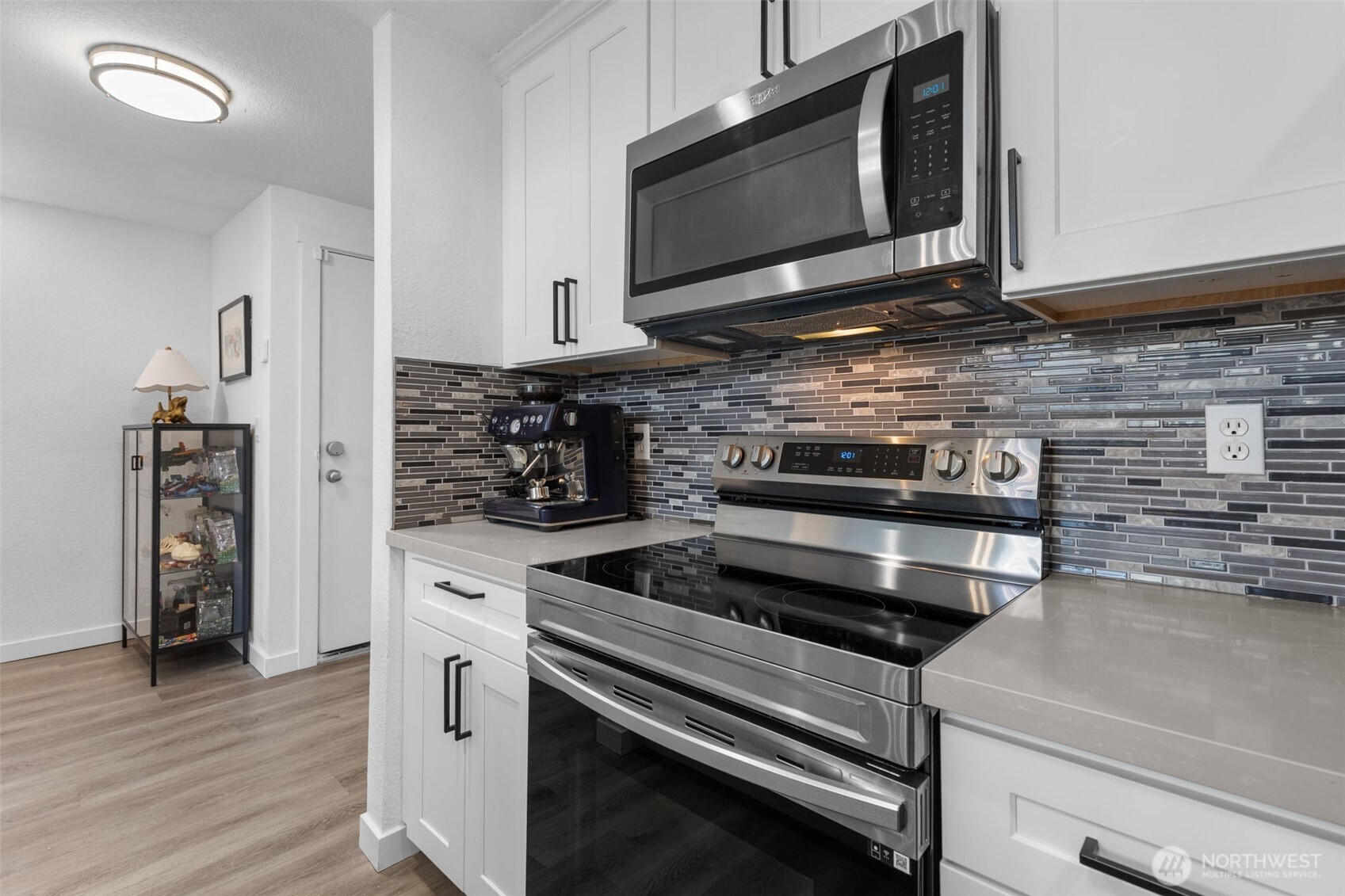 2219 14th Avenue West, Unit 405 Seattle, WA 98119 - Photo 13 of 39