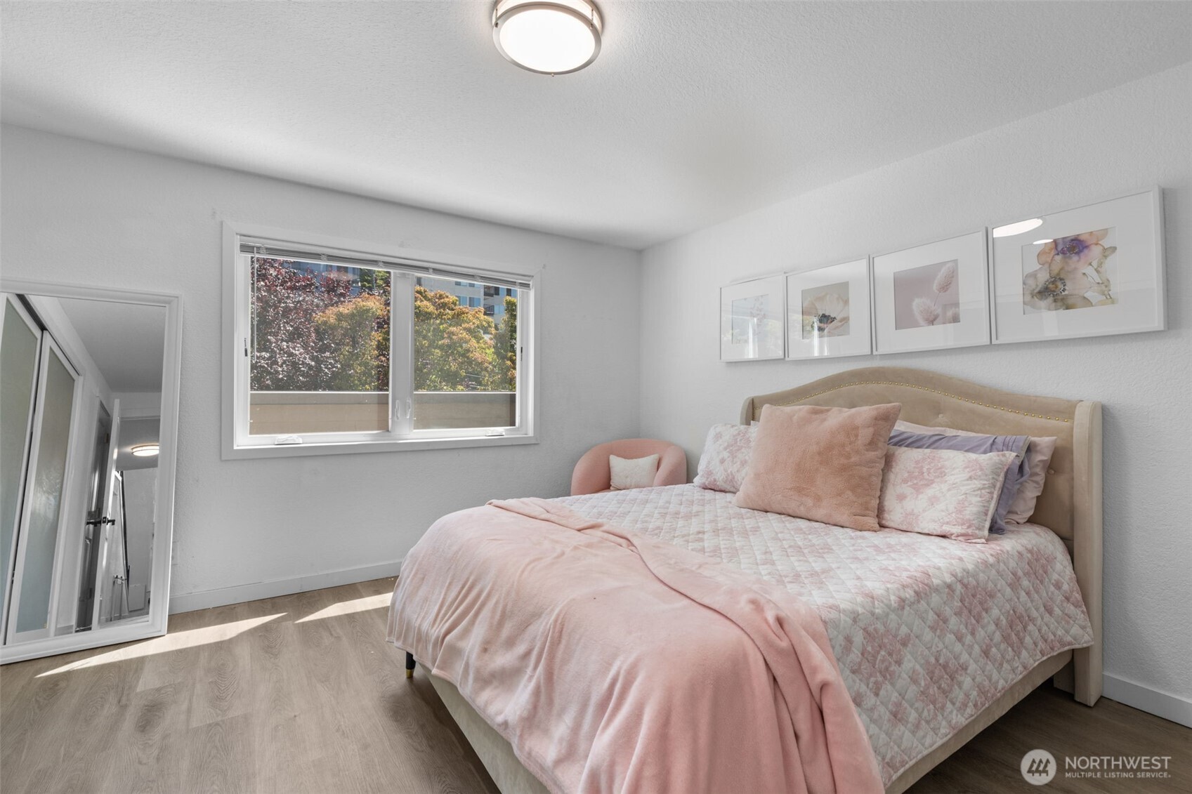 2219 14th Avenue West, Unit 405 Seattle, WA 98119 - Photo 14 of 39