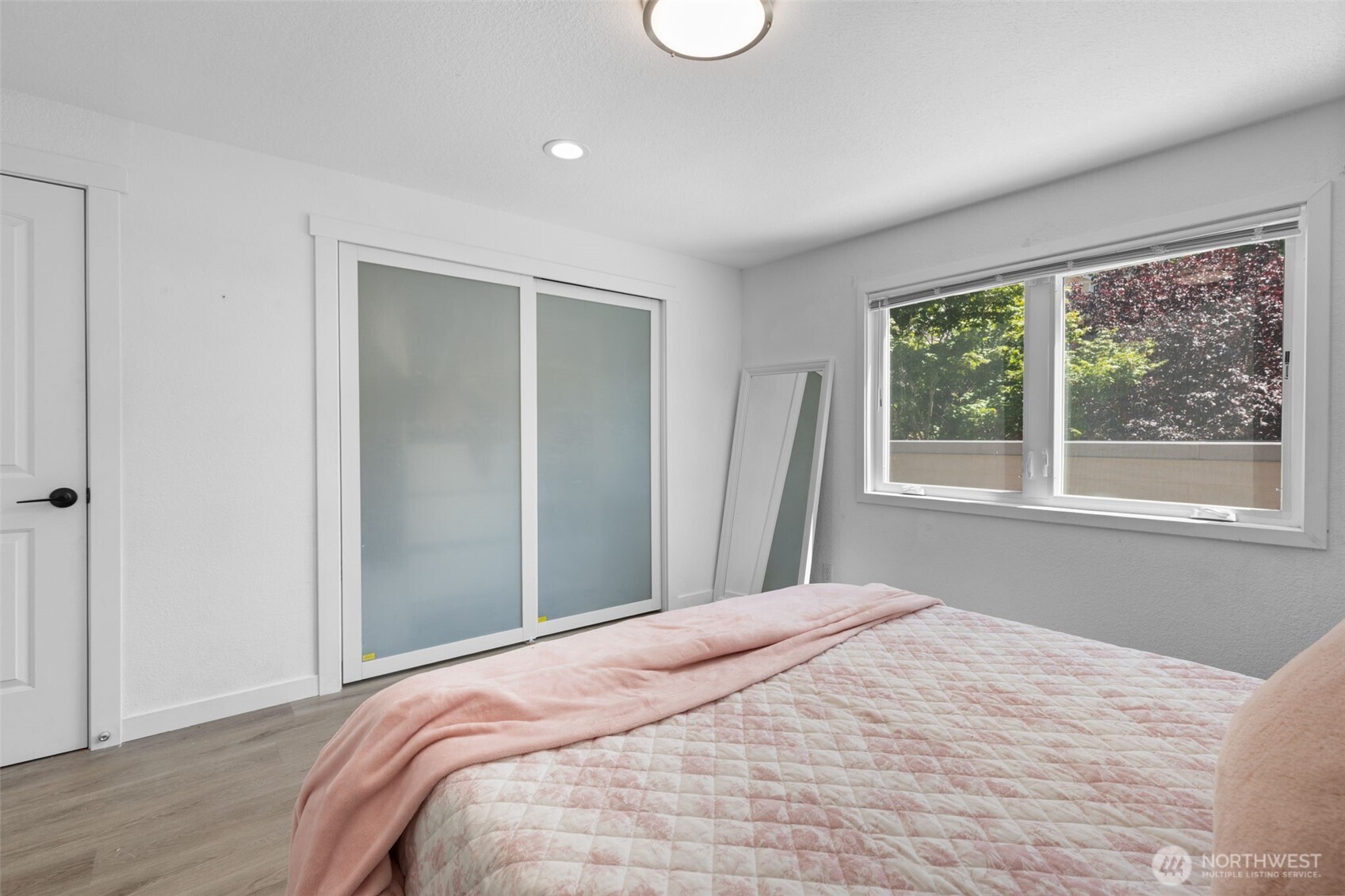 2219 14th Avenue West, Unit 405 Seattle, WA 98119 - Photo 15 of 39