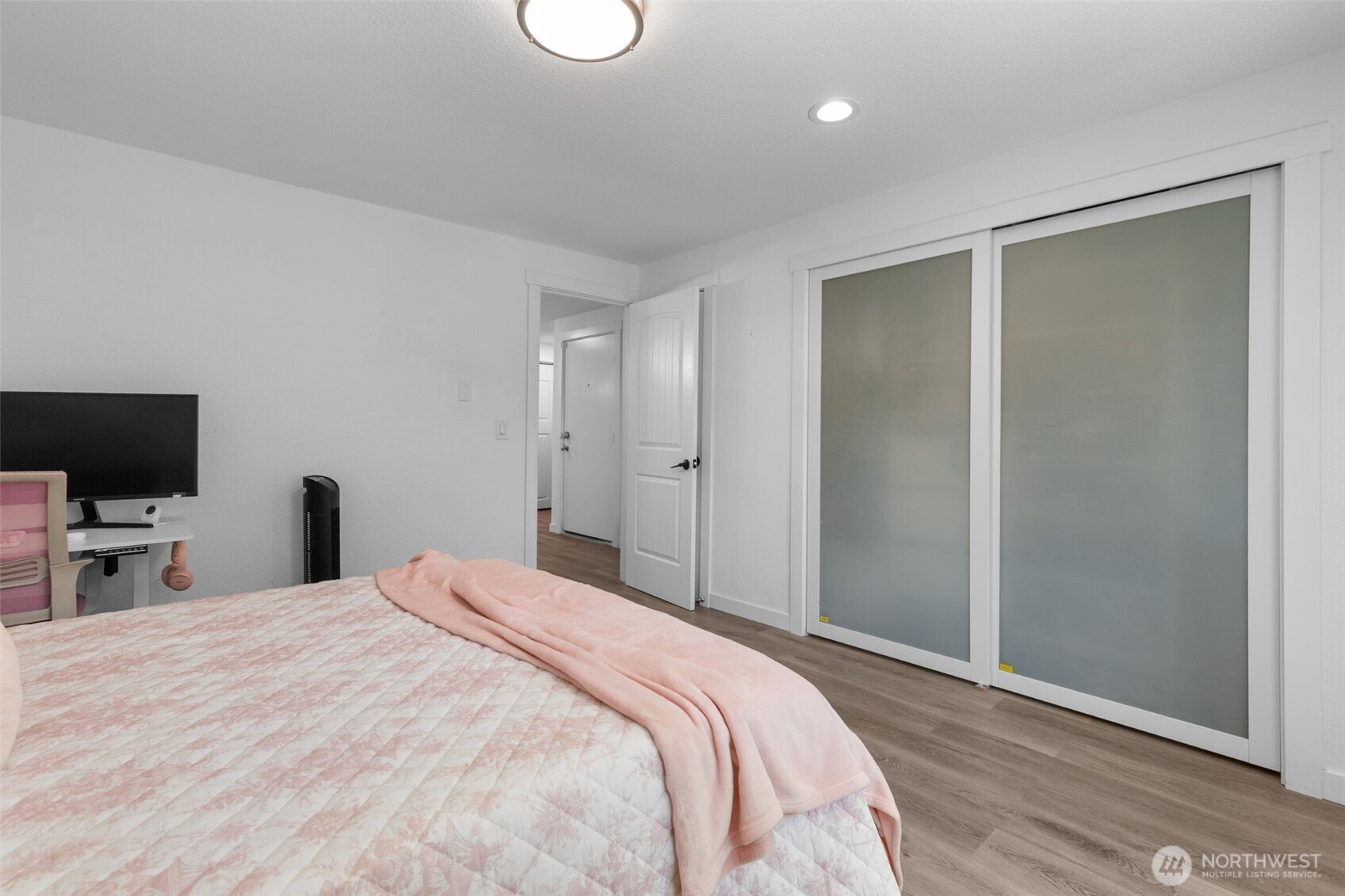 2219 14th Avenue West, Unit 405 Seattle, WA 98119 - Photo 16 of 39