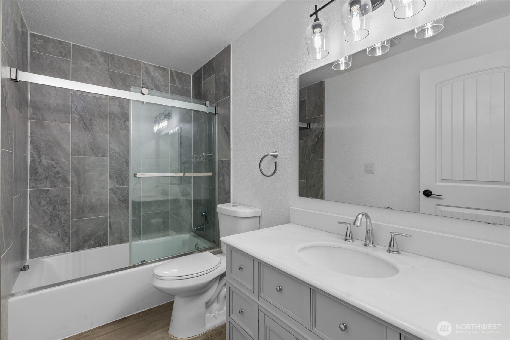 2219 14th Avenue West, Unit 405 Seattle, WA 98119 - Photo 18 of 39