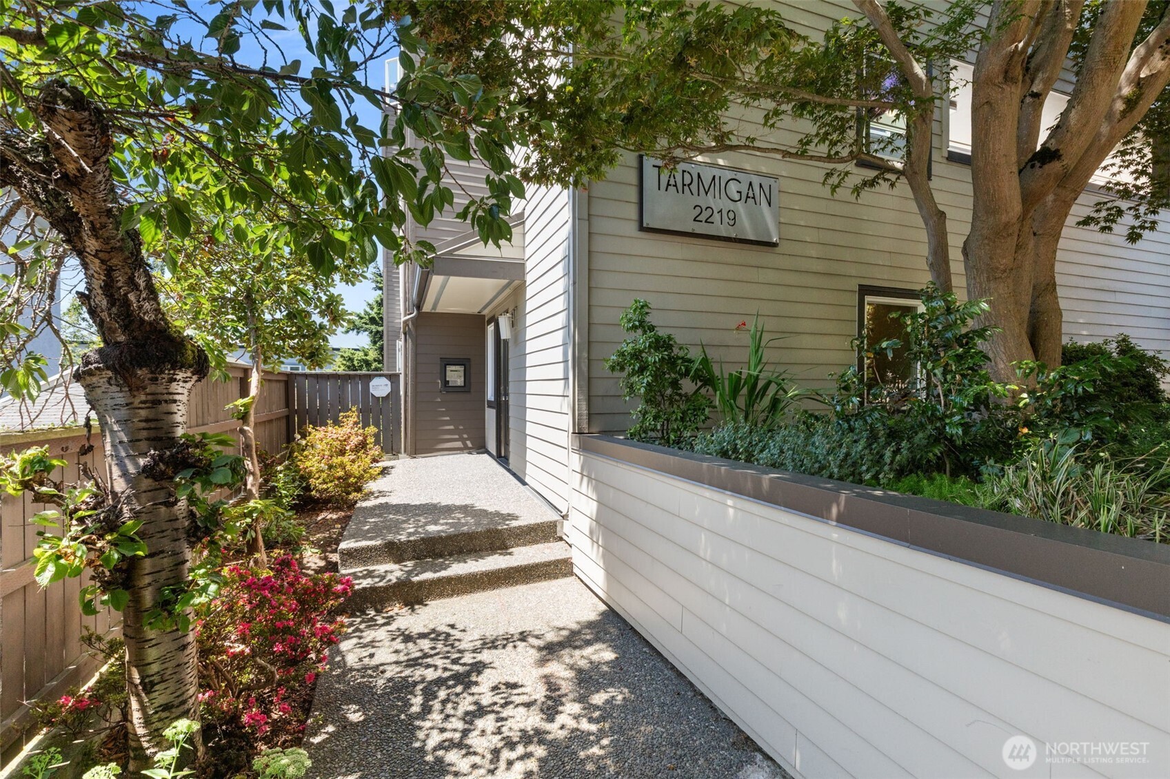 2219 14th Avenue West, Unit 405 Seattle, WA 98119 - Photo 2 of 39