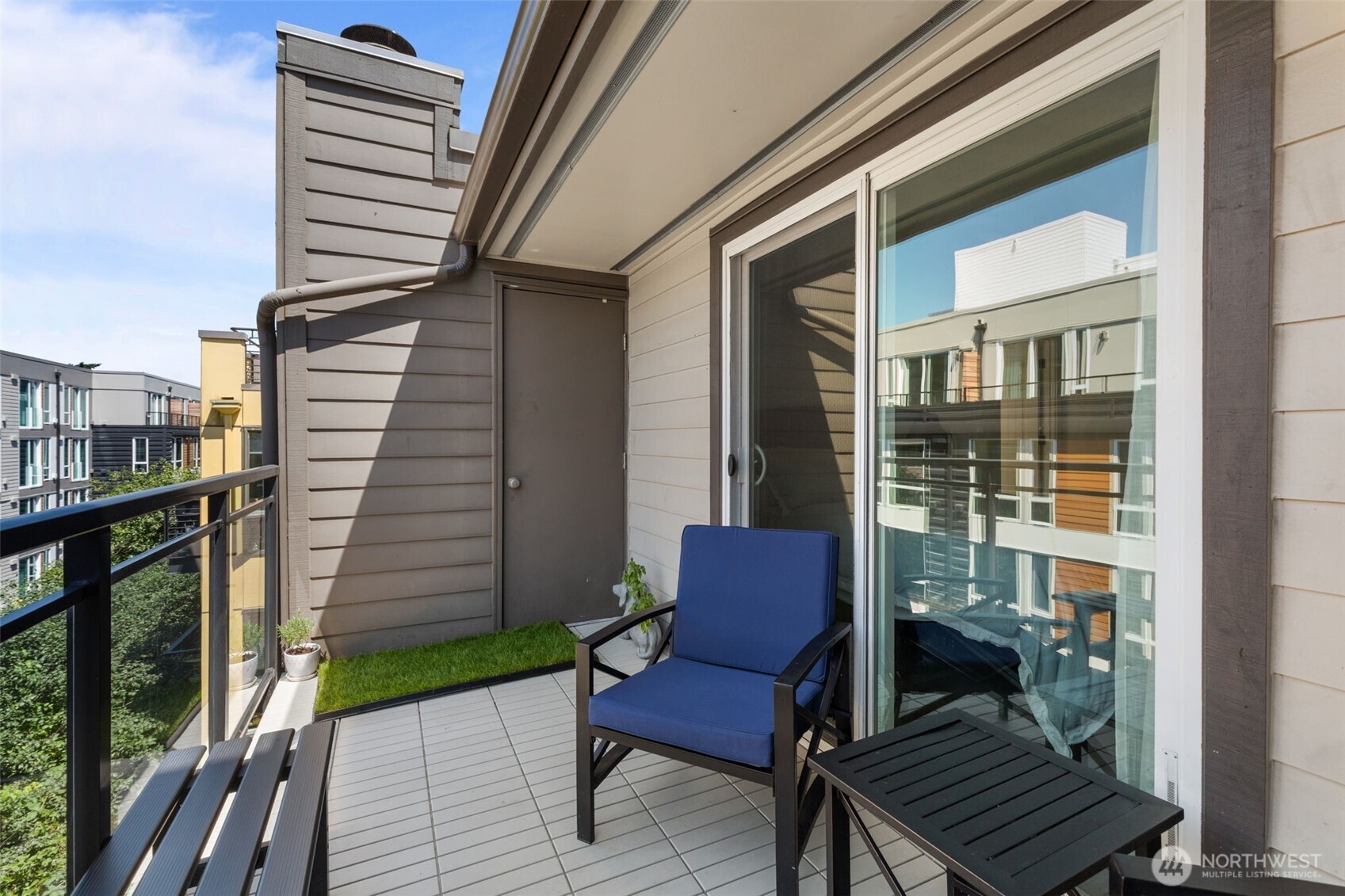 2219 14th Avenue West, Unit 405 Seattle, WA 98119 - Photo 25 of 39