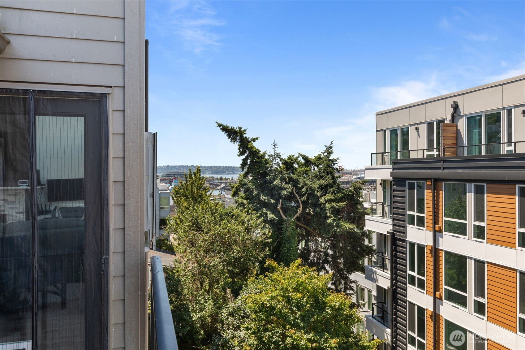 2219 14th Avenue West, Unit 405 Seattle, WA 98119 - Photo 28 of 39